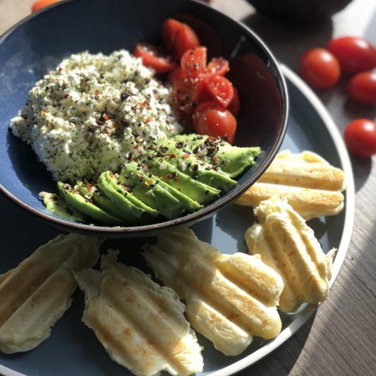 Leichter Frischkäse Snack mit brasilianischen Käsewaffeln by Nici Beck